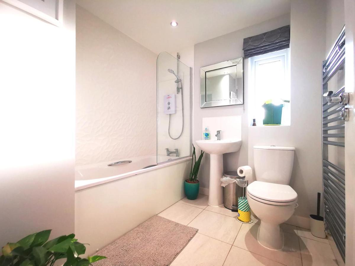 Holiday home The Lawnswood - With Free Parking Manchester