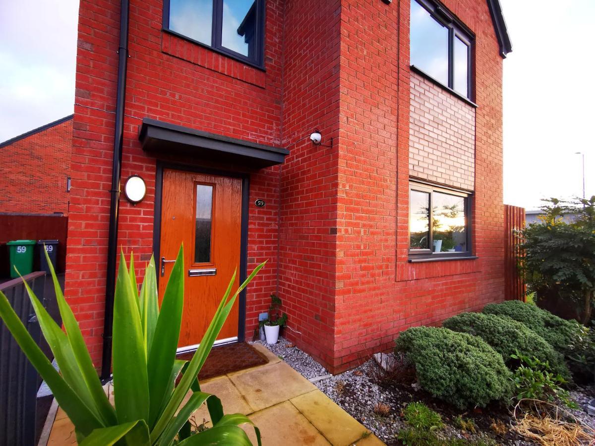 Holiday home The Lawnswood - With Free Parking *